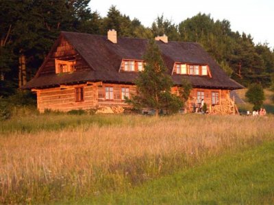 Schronisko Smolnik (Źródło: http://www.smolnik.info.pl/)