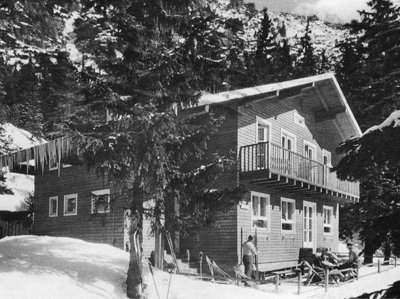 Historyczne zdjęcie schroniska (Brak informacji o zdjęciu) Historyczne zdjęcie schroniska (Brak informacji o zdjęciu)