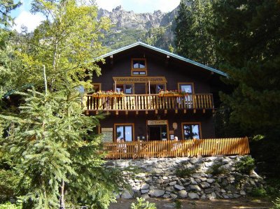 Schronisko Zamkowskiego (Autor: Branork, CC BY-SA 2.5) Schronisko Zamkowskiego (Autor: Branork, CC BY-SA 2.5)