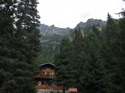 Widok na szczyty ze schroniska (Autor: Bubamara, CC BY-SA 3.0) Widok na szczyty ze schroniska (Autor: Bubamara, CC BY-SA 3.0)