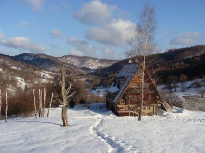 Bacówka Jaworzec zimą (Źródło: http://subiektywnyprzewodnikpogorach.blox.pl)