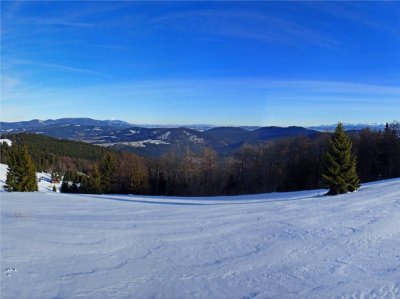 Panorama z Wielkiej Rycerzowej (Autor:Spoogie, CC BY-SA 3.0) Panorama z Wielkiej Rycerzowej (Autor:Spoogie, CC BY-SA 3.0)