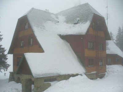 Schronisko na Hali Rysianka zimą (Autor: Marcin Szala, CC BY-SA 2.5) Schronisko na Hali Rysianka zimą (Autor: Marcin Szala, CC BY-SA 2.5)