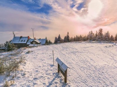 Schronisko na Wielkiej Raczy zimą (Autor: Patrycja Towarek, Źródło: http://wielka-racza.pttk.pl/) Schronisko na Wielkiej Raczy zimą (Autor: Patrycja Towarek, Źródło: http://wielka-racza.pttk.pl/)
