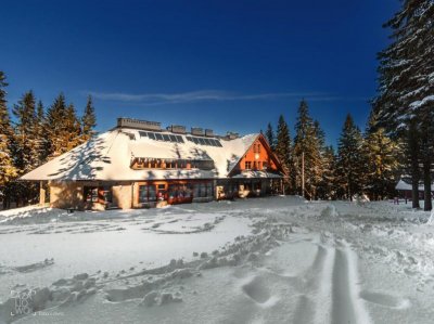 Schronisko Markowe Szczawiny zimą (Autor: Patrycja Towarek, Źródło: http://markoweszczawiny.pttk.pl/) Schronisko Markowe Szczawiny zimą (Autor: Patrycja Towarek, Źródło: http://markoweszczawiny.pttk.pl/)