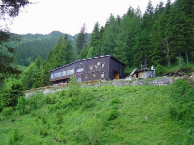 Schronisko Szarotka (Autor: Kristo, CC BY-SA 3.0) Schronisko Szarotka (Autor: Kristo, CC BY-SA 3.0)