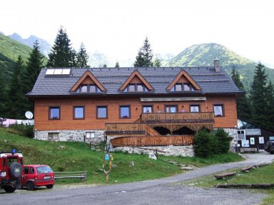 Schronisko Żarskie (Autor: Jerzy Opioła, Public Domain) Schronisko Żarskie (Autor: Jerzy Opioła, Public Domain)