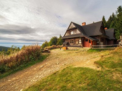 Schronisko na Hali Krupowej (Źródło: krupowa.pl) Schronisko na Hali Krupowej (Źródło: krupowa.pl)