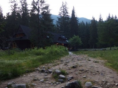 Dojście do schroniska (Autor: SkyMaja, CC By-SA 4.0) Dojście do schroniska (Autor: SkyMaja, CC By-SA 4.0)