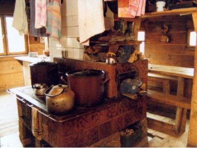 Piec w schronisku (źródło: http://lupkow.info/)