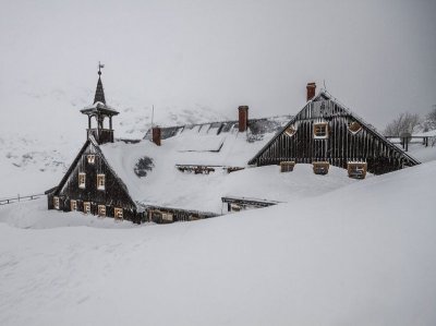 Schronisko Samotnia zimą (CC BY-SA 3.0)