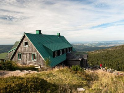 Panorama widokowa ze schroniska (Autor: Tomasz Gąsior, CC BY-SA 3.0)