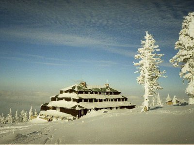 Schronisko Odrodzenie zimą (Autor: Paweł, Public Domain)